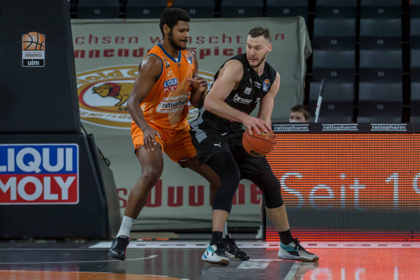 帮助球队取 帮助球队取