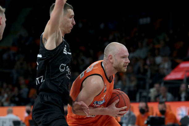 弱的差距落 弱的差距落